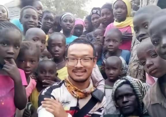 每年几万中国人奔赴非洲，去了就不愿回来，真相真的很现实！不是非洲条件多好，