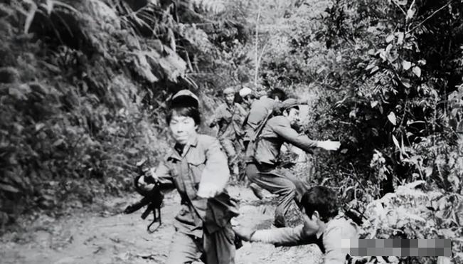 1979年，我军侦察兵过境抓俘虏，5分钟就活捉1人，击毙2人，自身零伤亡。谁知因