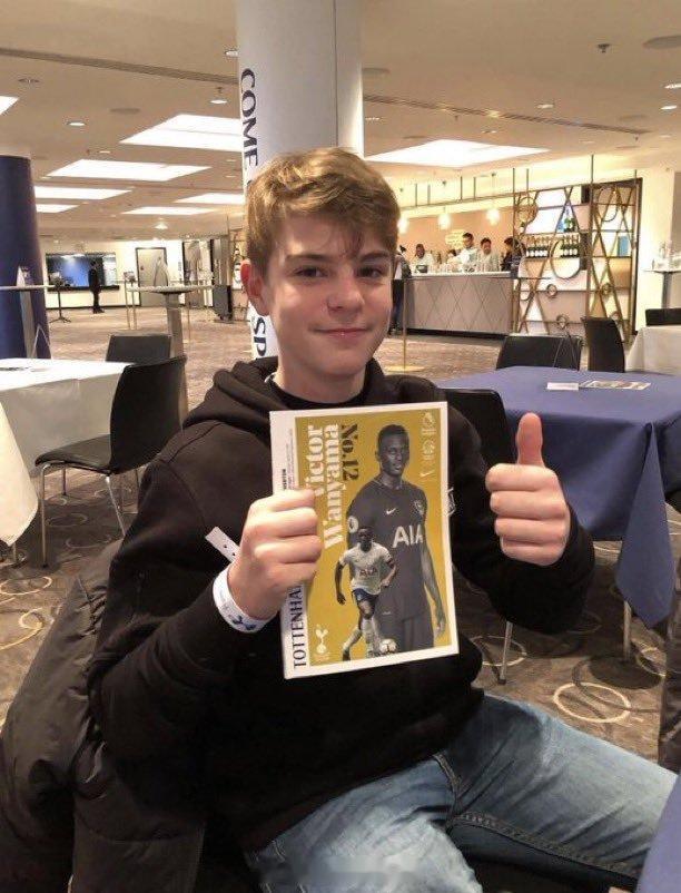 【斯科特激情庆祝的原因】阿森纳1比2伯恩茅斯，24岁英格兰中场阿莱克斯-斯科特，