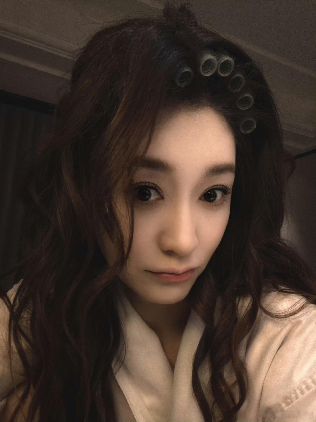 #李小冉#我家小猪有点蠢蠢的，但是我喜欢，第一张直接给我笑死了​