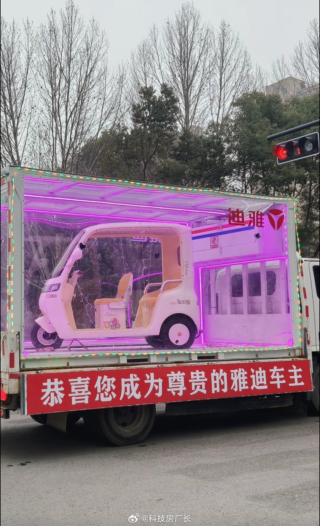 太卷了，雅迪4S店，你让我感到陌生