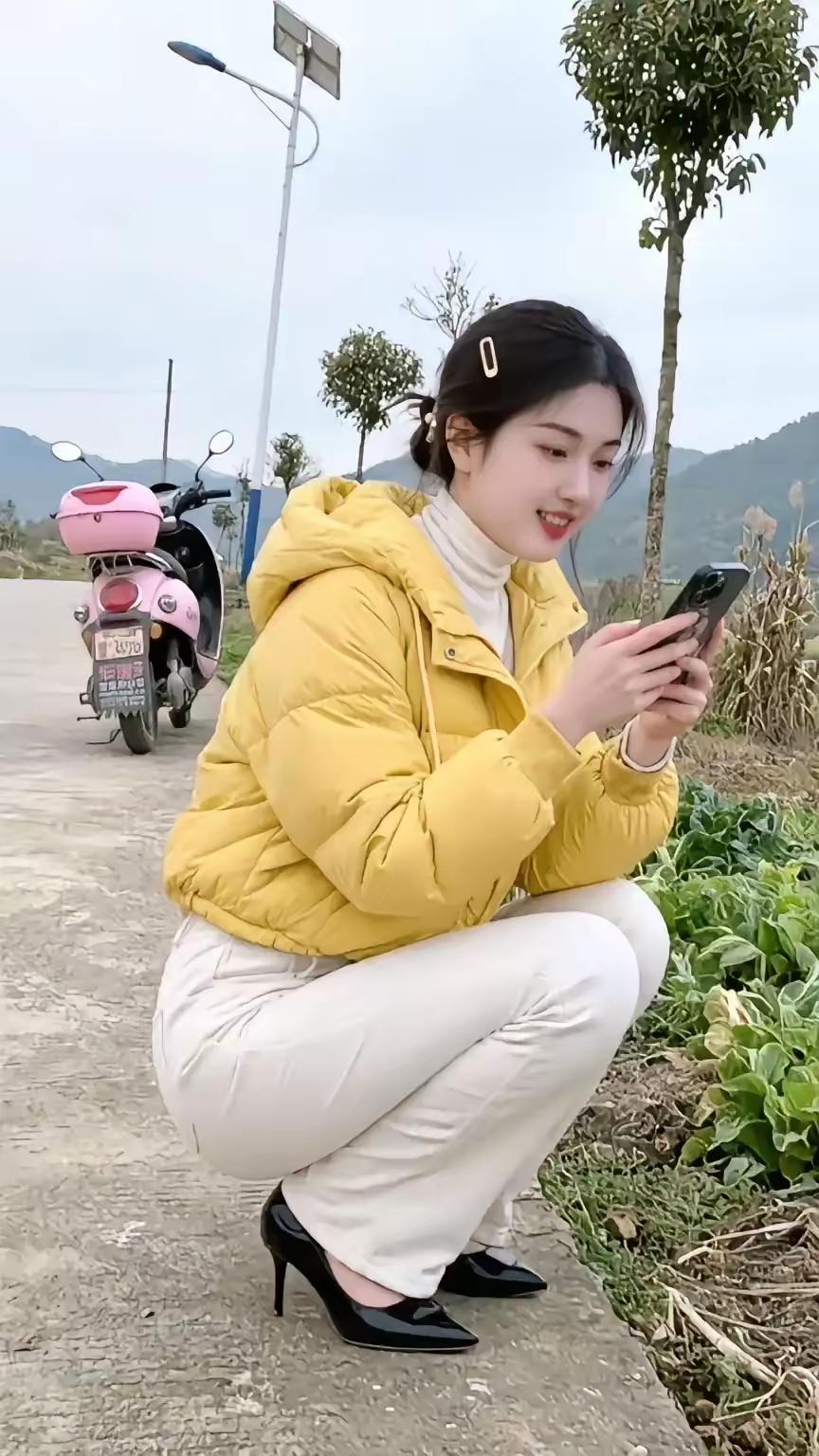 说这是山里女孩，是诱惑我走山路吗？出生在山里有很大可能，但早已是山里身、城市心