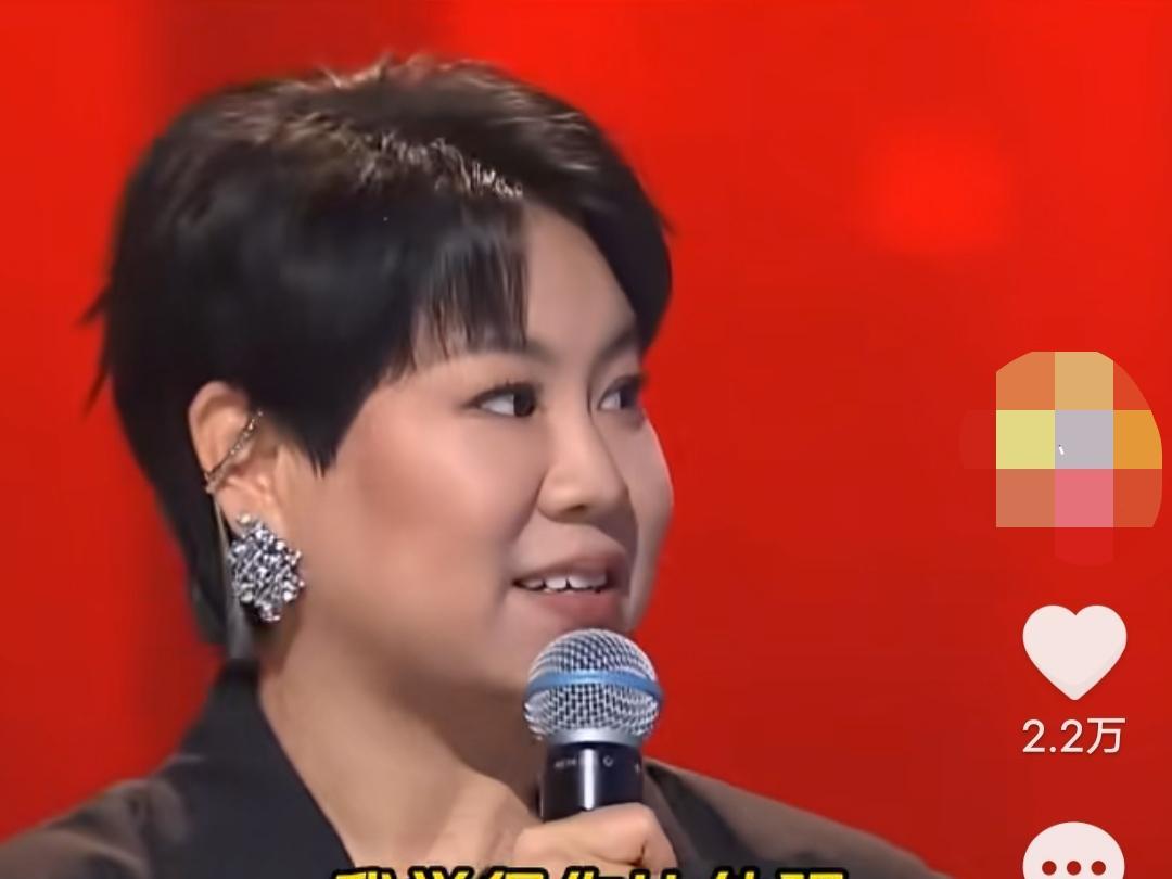 沈春阳调侃小沈阳:“你比岳云鹏强，得过奖，第一届金扫帚奖!”小沈阳说第一次演，没