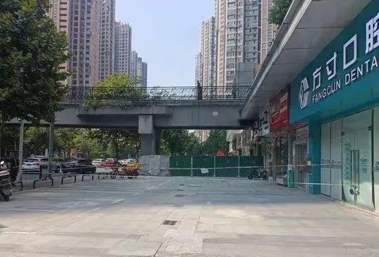 8月1日晚，湖南长沙开福区北辰三角洲E3区附近，一名21岁主播女子外出散步时，不