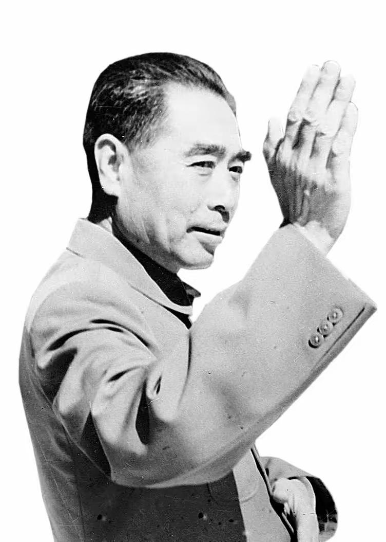 著名历史学者唐德刚曾说过一句话，大致意思是：中国历史上只有两个半外交家，一个是李