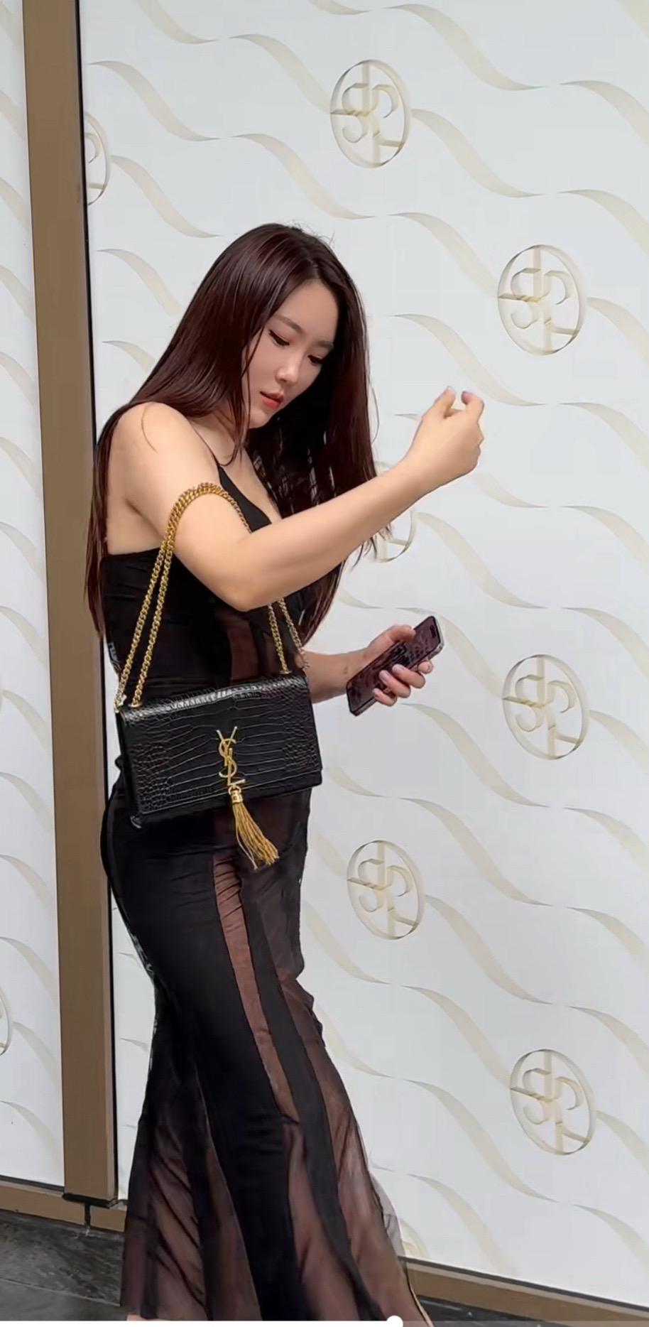 美女 街拍 优雅气质 黑色系穿搭