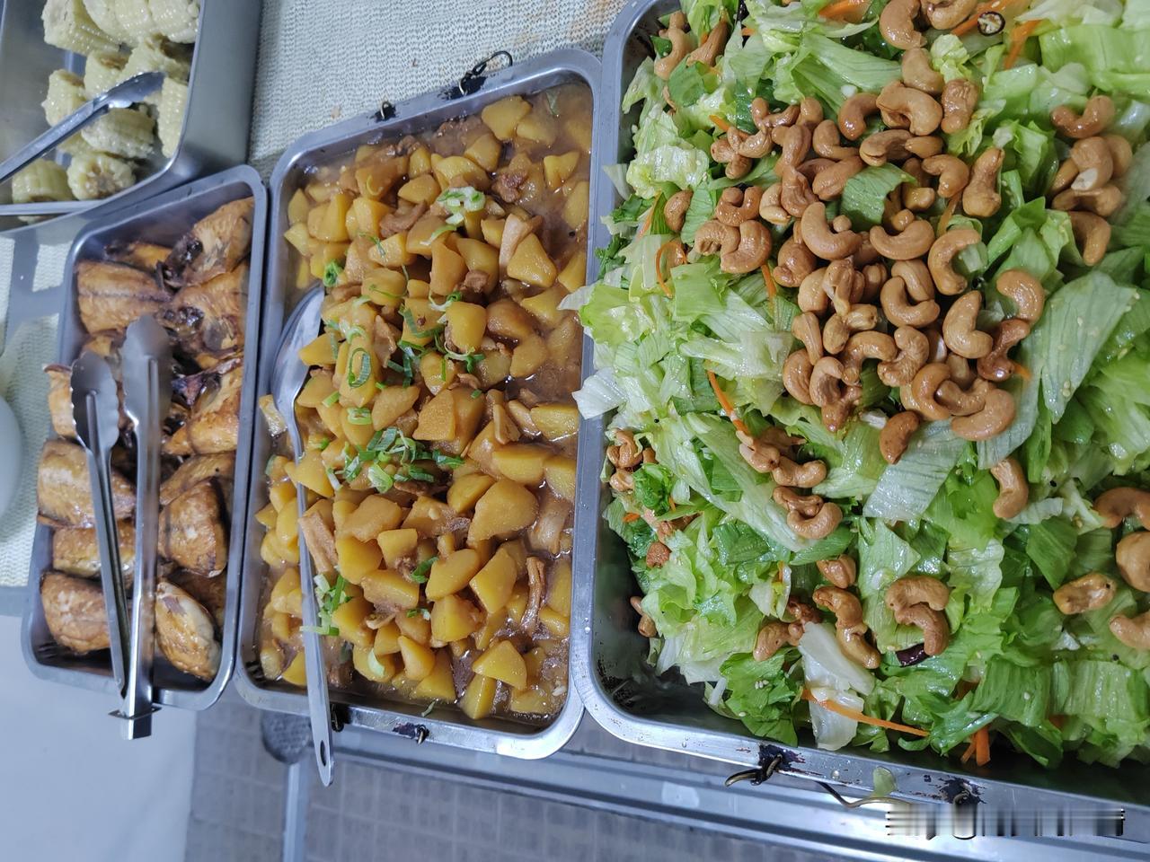 大家好！我是海员刘大厨，目前我船航行到图四的位置了，不知道什么原因，这几天船舶一