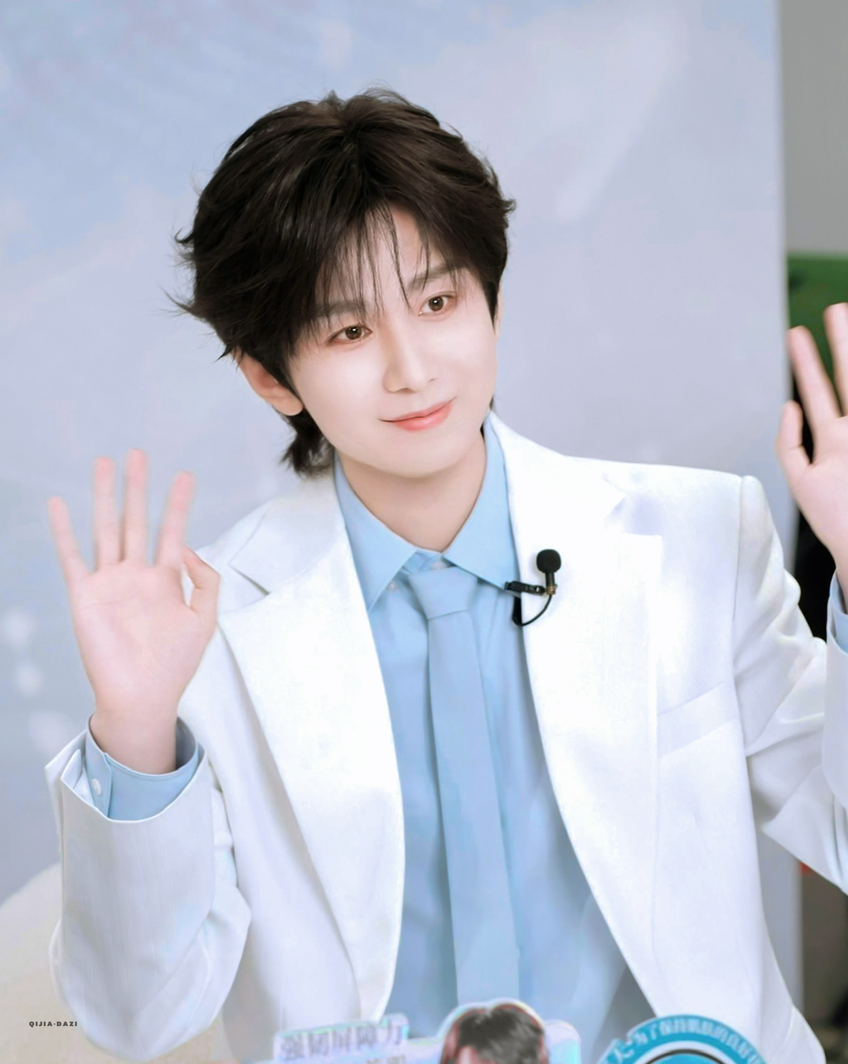 今日是漂亮的蓝朋友成毅·珂润直播成毅