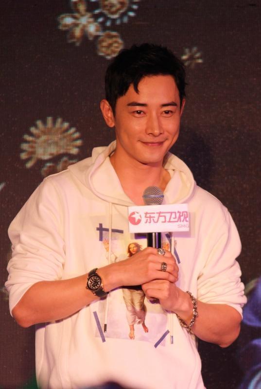 唐嫣罗晋没有离婚吧。虽然说唐嫣和杨幂,赵丽颖,刘诗诗她们是差不多同期红的。但