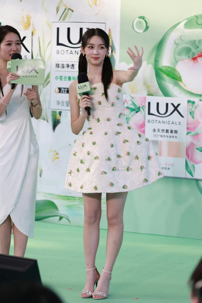 周也生图好漂亮