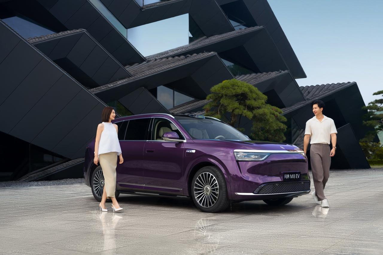 超五星安全加持，问界M8让全家出行底气十足对每个家庭来说，出行的头等大事就是安