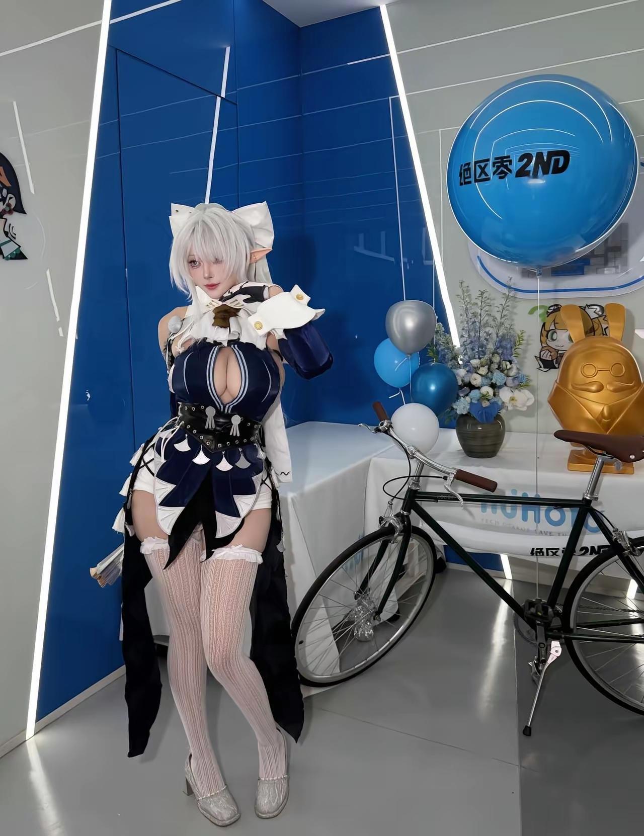 梦幻二次元少女与复古自行车的奇妙邂逅🚴‍♀️💖