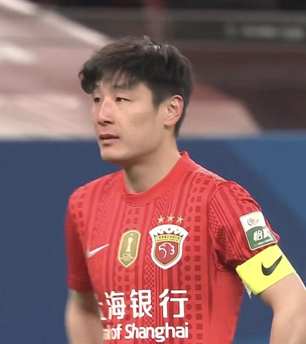 申花赢球，海港输球，上海双雄结束中超首轮武磊替补出战，上海海港1-2不敌河南