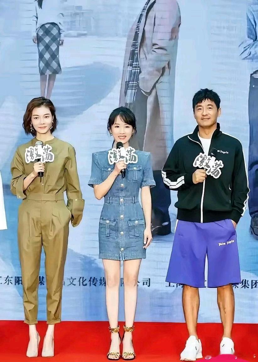 你发现没？李念个子虽小，但气质却不比车晓差，所以说个子小的女生不要太自卑。