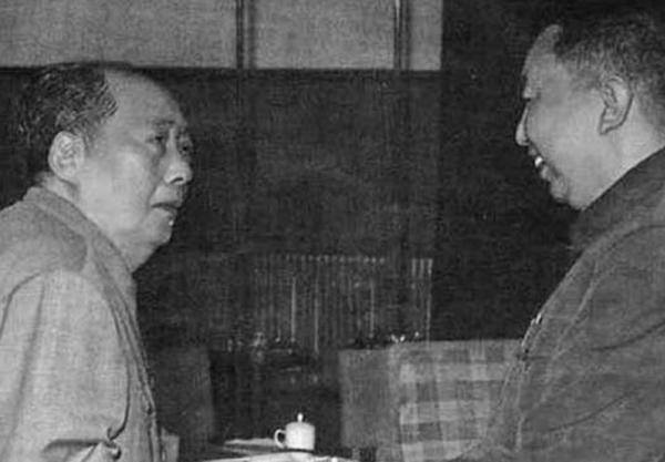 1976年周恩来总理逝世后，毛主席决定提拔华国锋，但华国锋当面婉拒：我真的不行吗