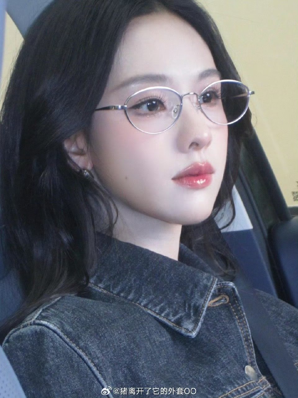 陈都灵和眼镜的适配度max好清冷高智的一个人
