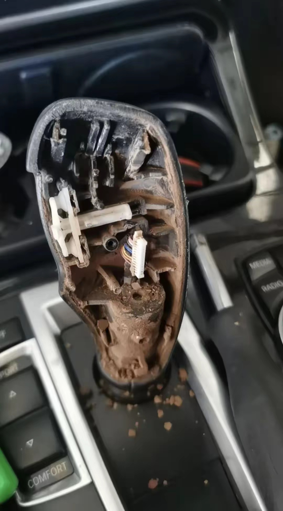 你以为检查安全带就能排查完水泡车了？总有些惊喜藏在隐秘的角落​​​