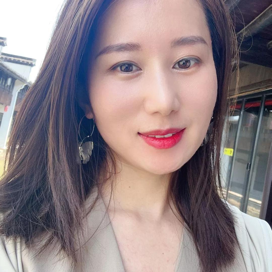 甜美笑容，元气满满的一天！亮丽甜美甜笑萌女孩清纯脸蛋好看哒小姐姐元气美人