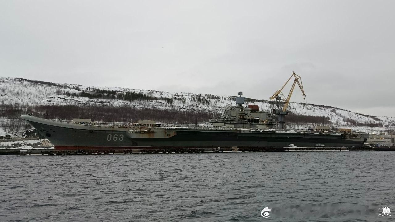 库兹涅佐夫号航母近照。有传言称，尽管此前曾公开表示要停止在库兹涅佐夫号上进行毫无