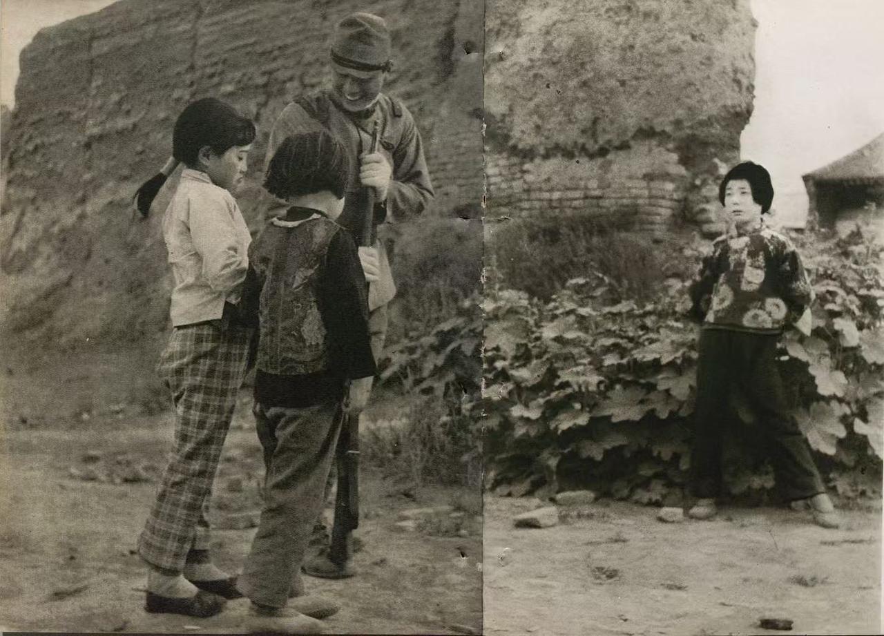 华北沦陷时期，日寇随军记者镜头下的众生相，貌似是在北京城？老照片