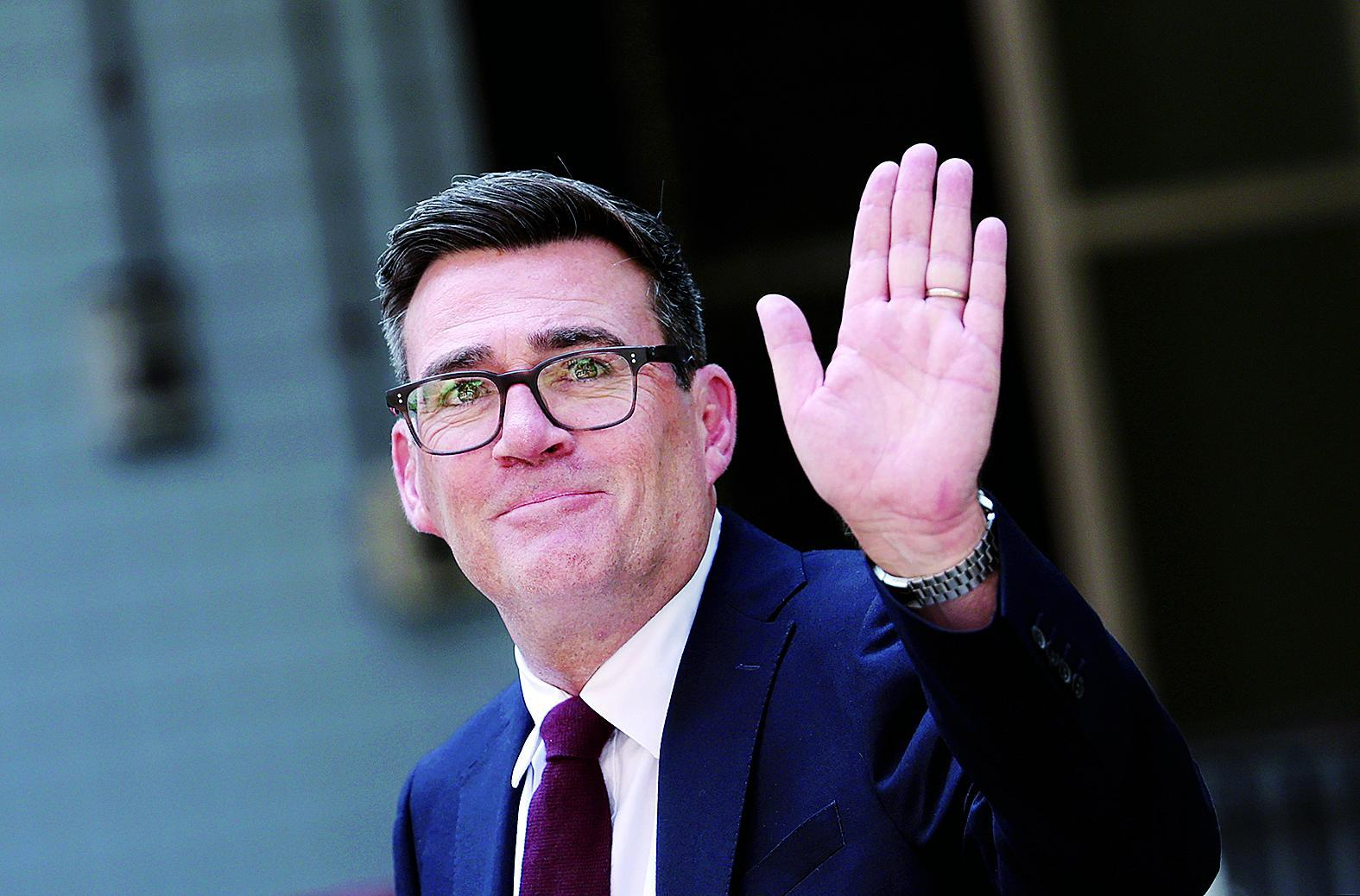 英国彻底飘了！俄要打英军事设施的狠话没凉，一亿英镑已砸进乌克兰防空网。12天，莫斯科的威胁在伦敦眼里