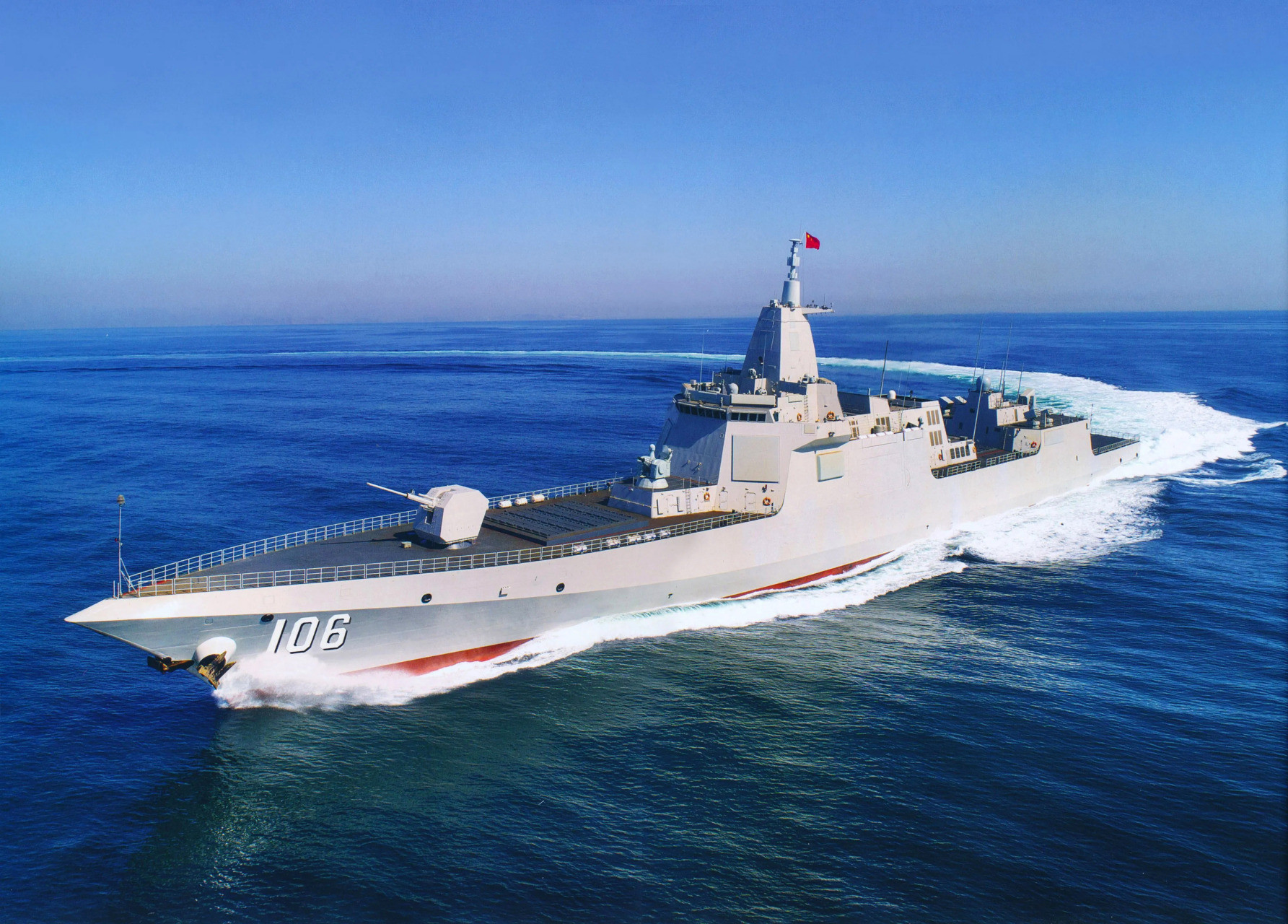 055大驱海上实弹！高燃画面来袭！鞍山舰：三五只舰都近不了我身​​