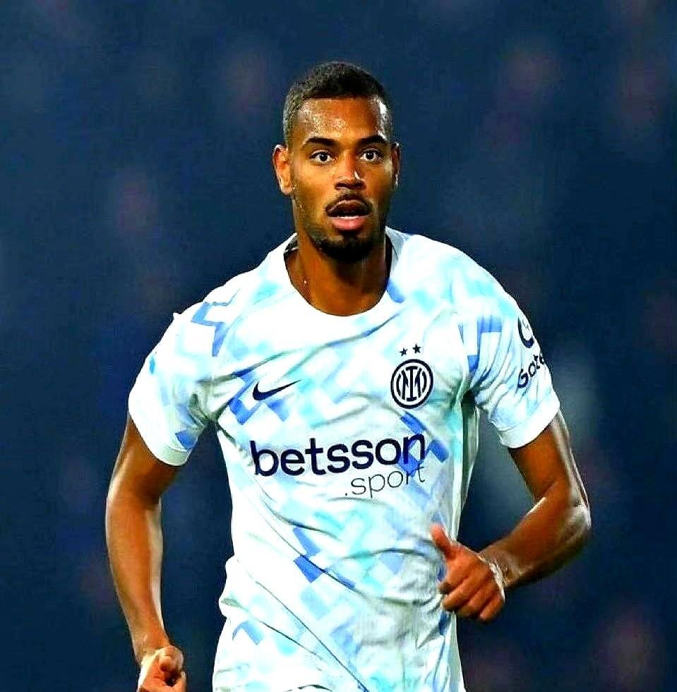 一个换人，直接盘活了国米整条右路。这场国米客场打比萨，上半场右路首发恩里克表