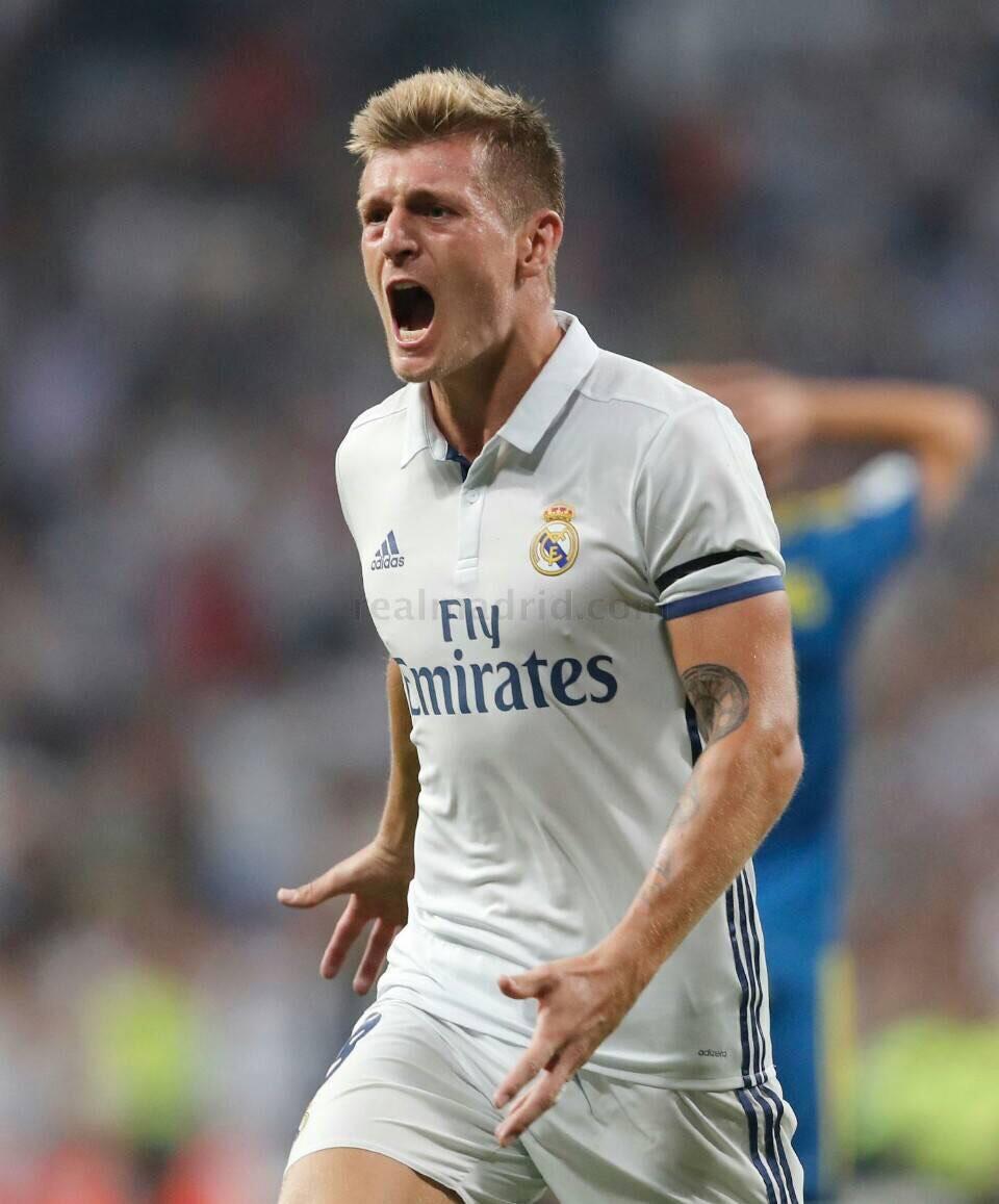 皇马目前这阵容，下赛季应该把巴尔韦德推到右边前卫去，发挥他直上直下的冲击力，与维