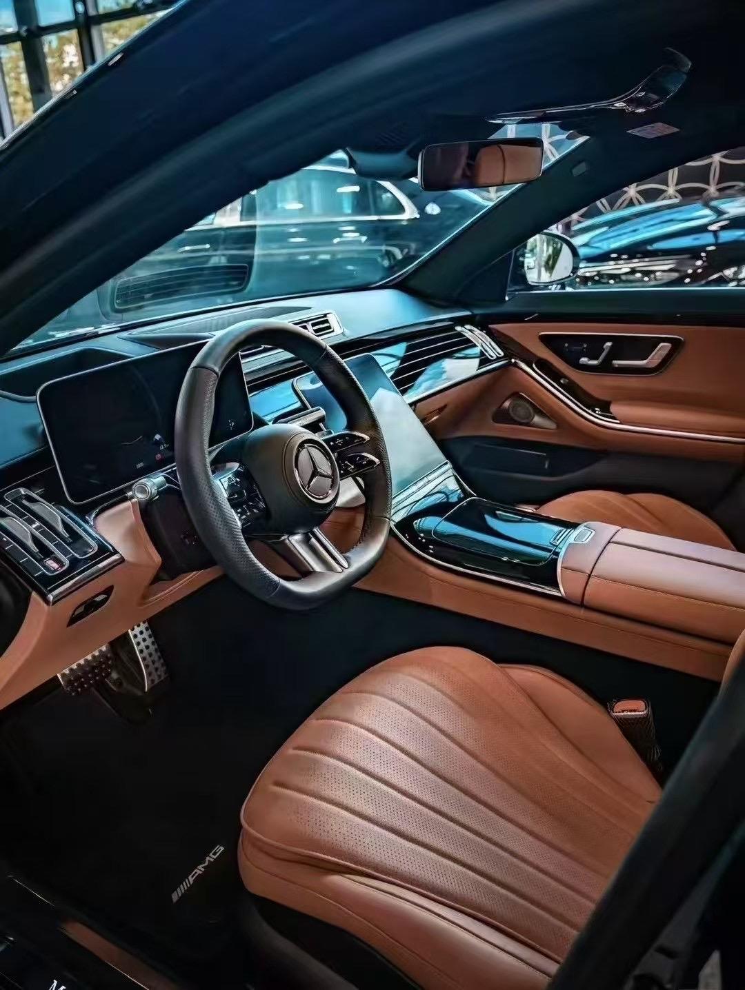 一般来讲，到了年底的时候，优惠力度是全年中最大的。这个时候买奔驰的GLC应该