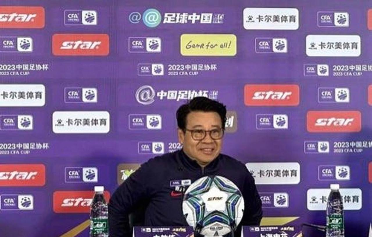 战术大师吴金贵可以执教泰山！昨天泰山宣布两位教练下课！目前唐田也是代理主帅！所以