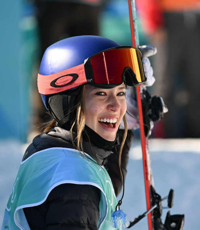 2月17日大年初一，中国队在米兰冬奥会有喜有忧。凌晨花样滑冰双人滑，卫冕冠军韩聪