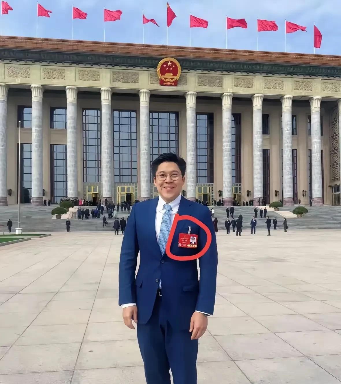 王健林怎么都想不明白，同样是豪门家庭培育出来的儿子，霍启刚成了大湾区体育文化研究