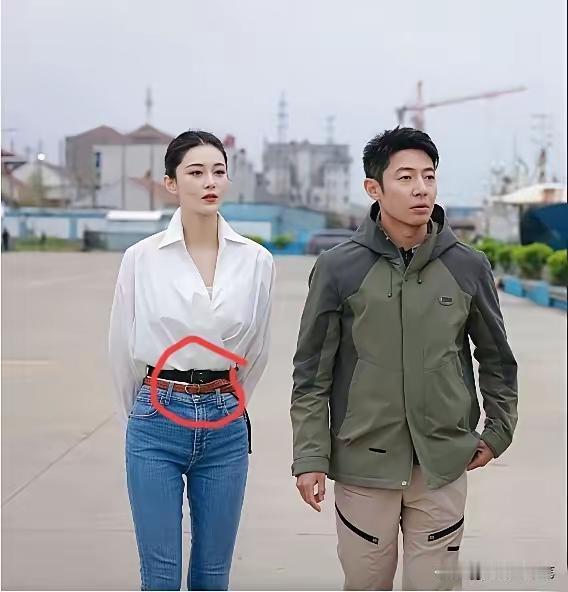 美女这样内外腰带再加码皮带算得上严防死守吗