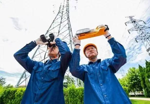 你大概不知道，昨天中午12点27分，北京电网的负荷，扛到了2815.1万千瓦。