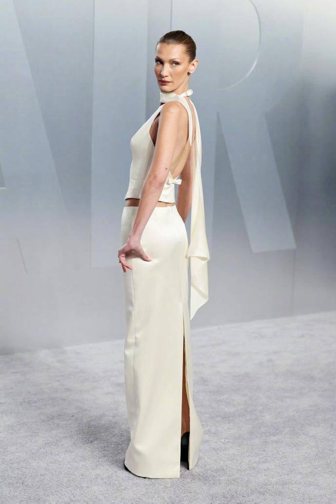 比伯爱妻海莉出席VanityFair名利场奥斯卡派对！作为超模，海莉这次独自