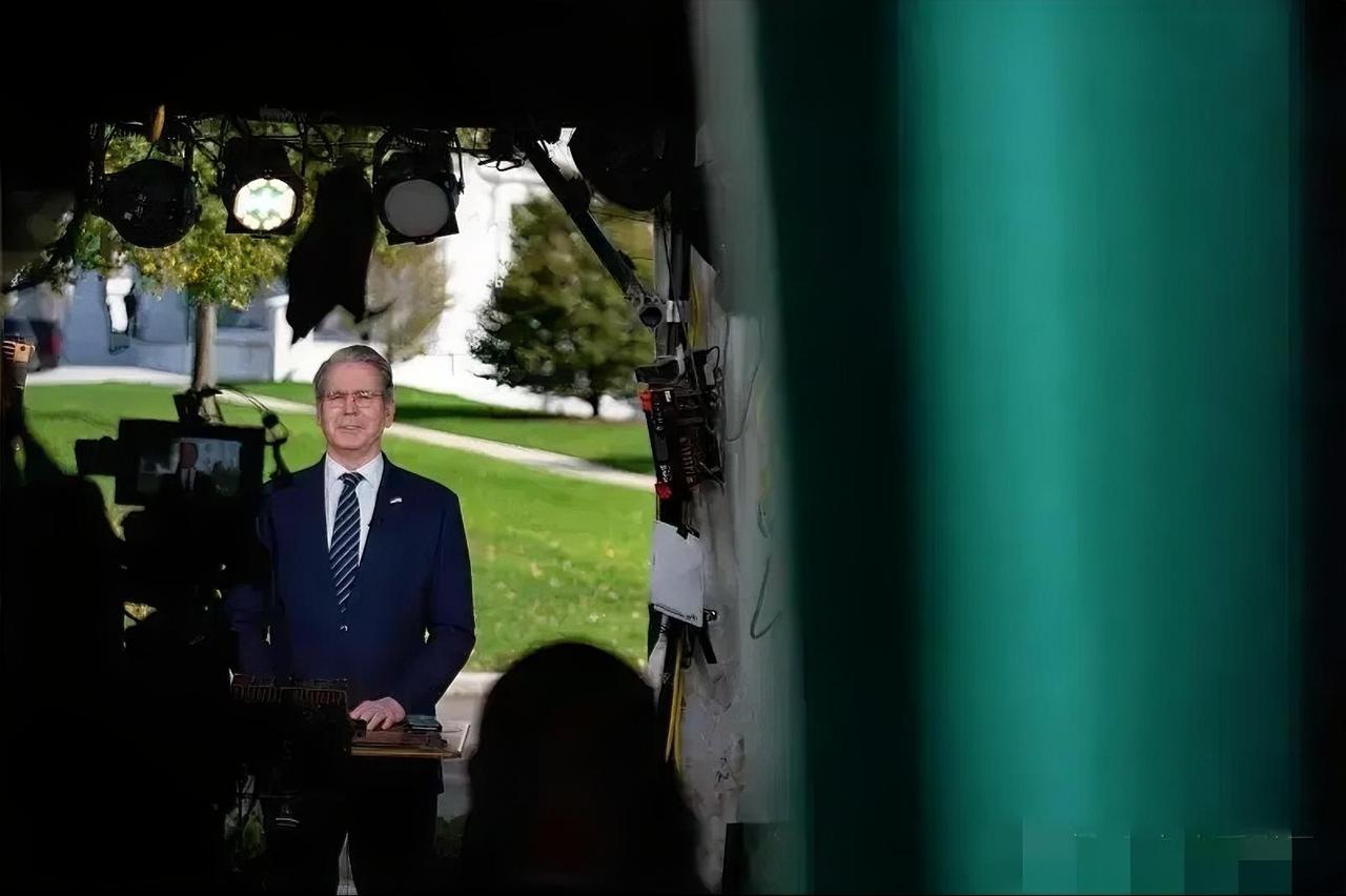 2025年10月31日，美国财长斯科特·贝森特接受英国《金融时报》采访时透露，美