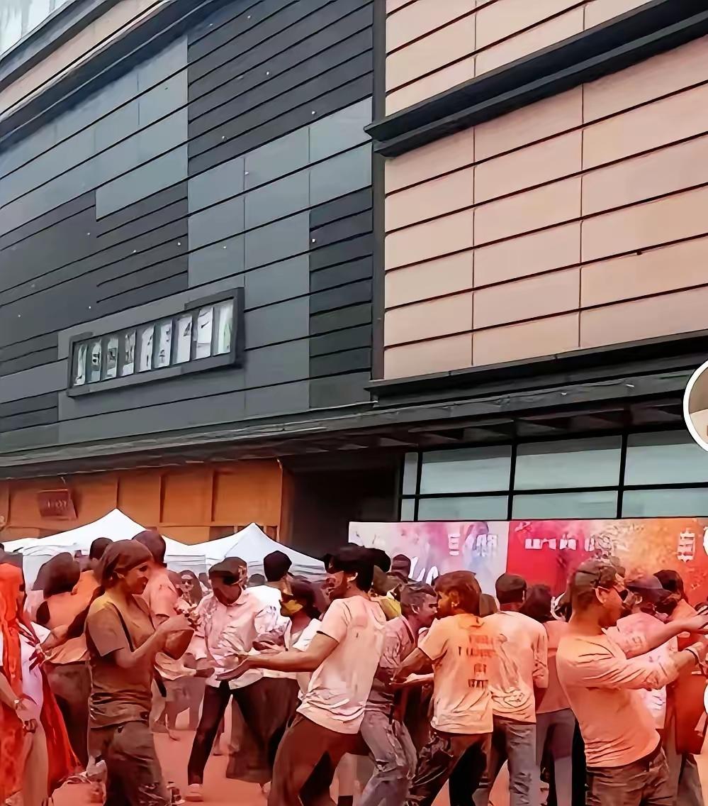 民间高人真会整活！滞留中国不走的印度人，一招完美解决👍​发现一个特别聪明的民