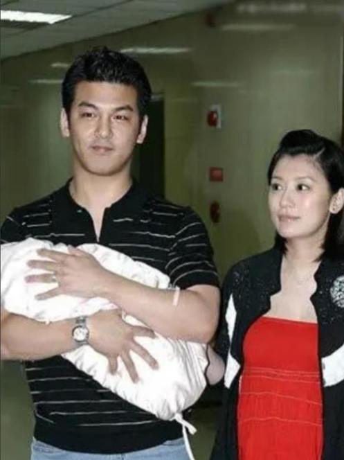2005年，贾静雯生了一个女儿，婆婆气得破口大骂。后来贾静雯离婚，婆婆高兴坏了，
