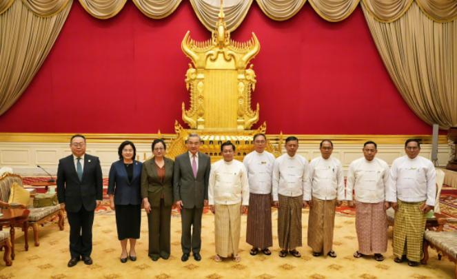 缅甸答应中国了当地时间4月25日，缅甸终于等到了中国的到来，他们十分