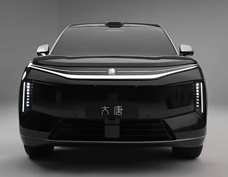 比亚迪大唐950km续航太炸裂比亚迪这波是真不跟竞品玩虚的，直接把王朝网首款D