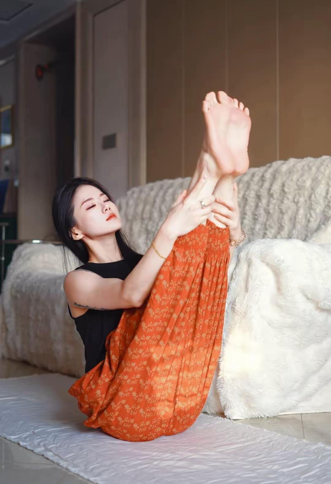 这瑜伽🧘🏻‍♀️动作是要欣赏自己的脚丫吗？