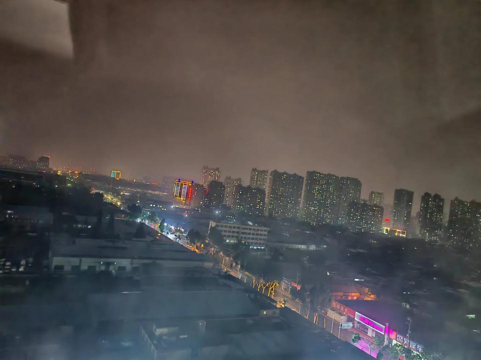 我不知道我的邻居哪家与哪家因为燥音闹矛盾了！我只知道，我是那个池鱼！昨天夜里