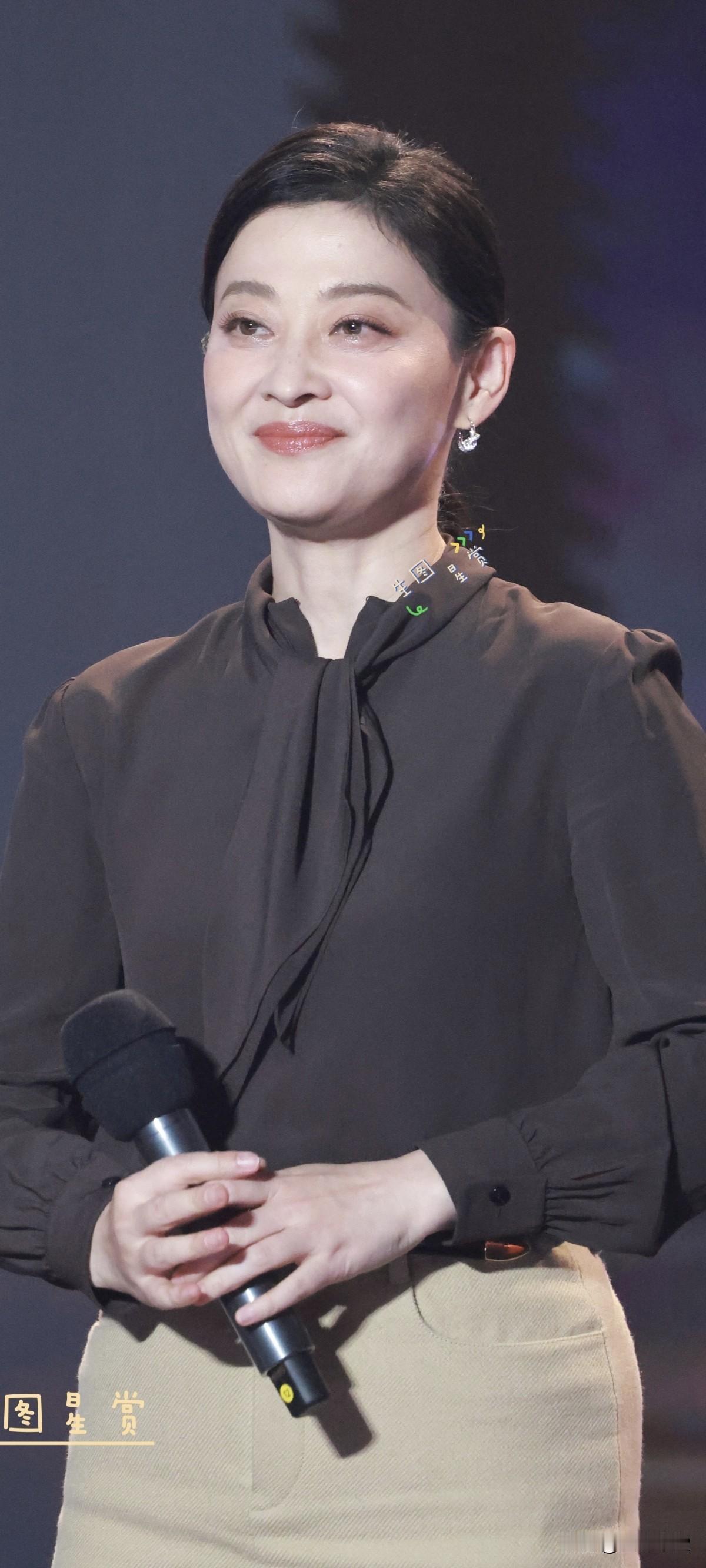 梅婷×广电视听精品之夜岁月沉淀出的知性优雅！梅婷真优雅，岁月沉淀出气质。