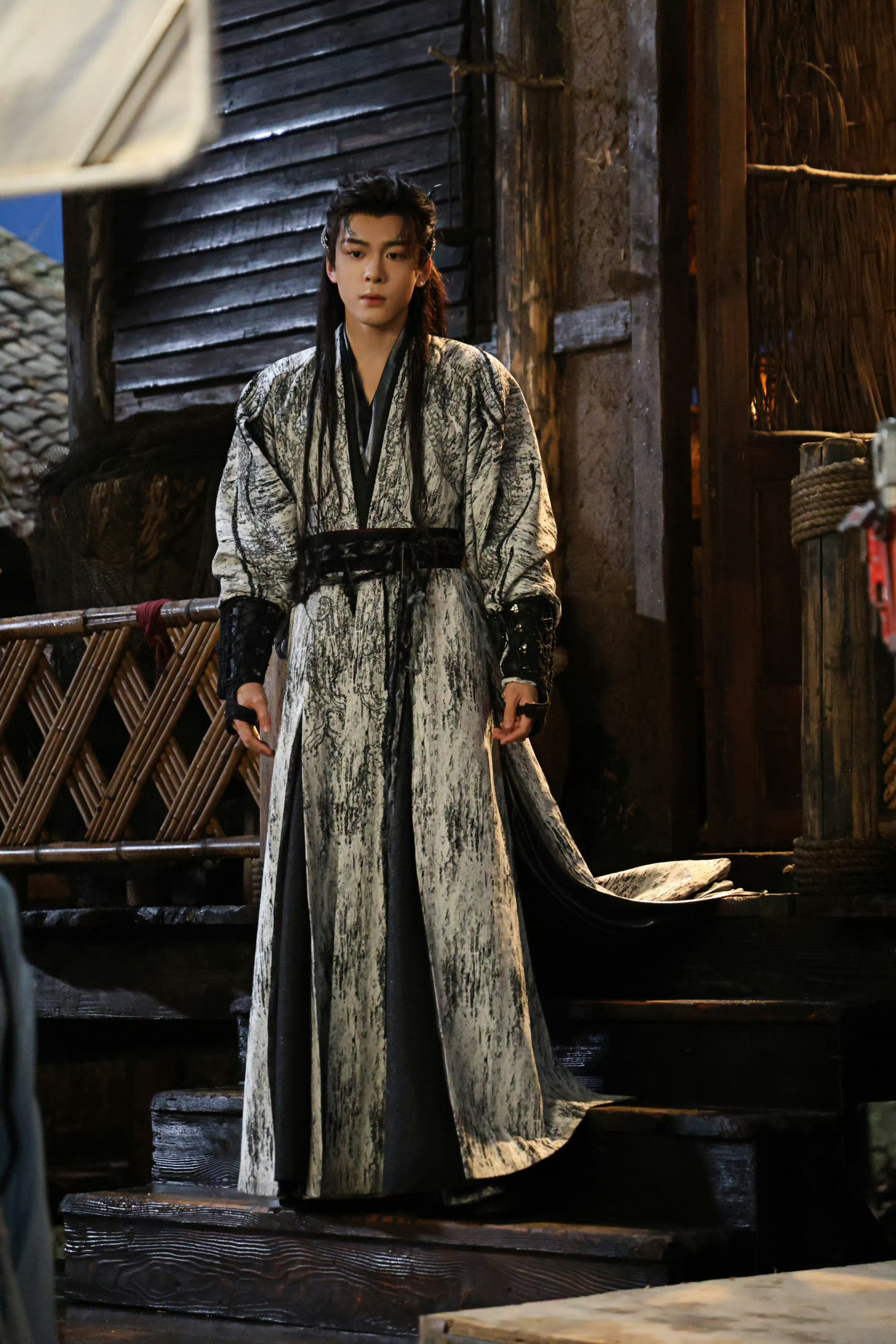 曾舜晞武拾光眼神里的沧桑不像假的曾舜晞眼里有光vs眼里无光武拾光眼底沧桑感浑然天