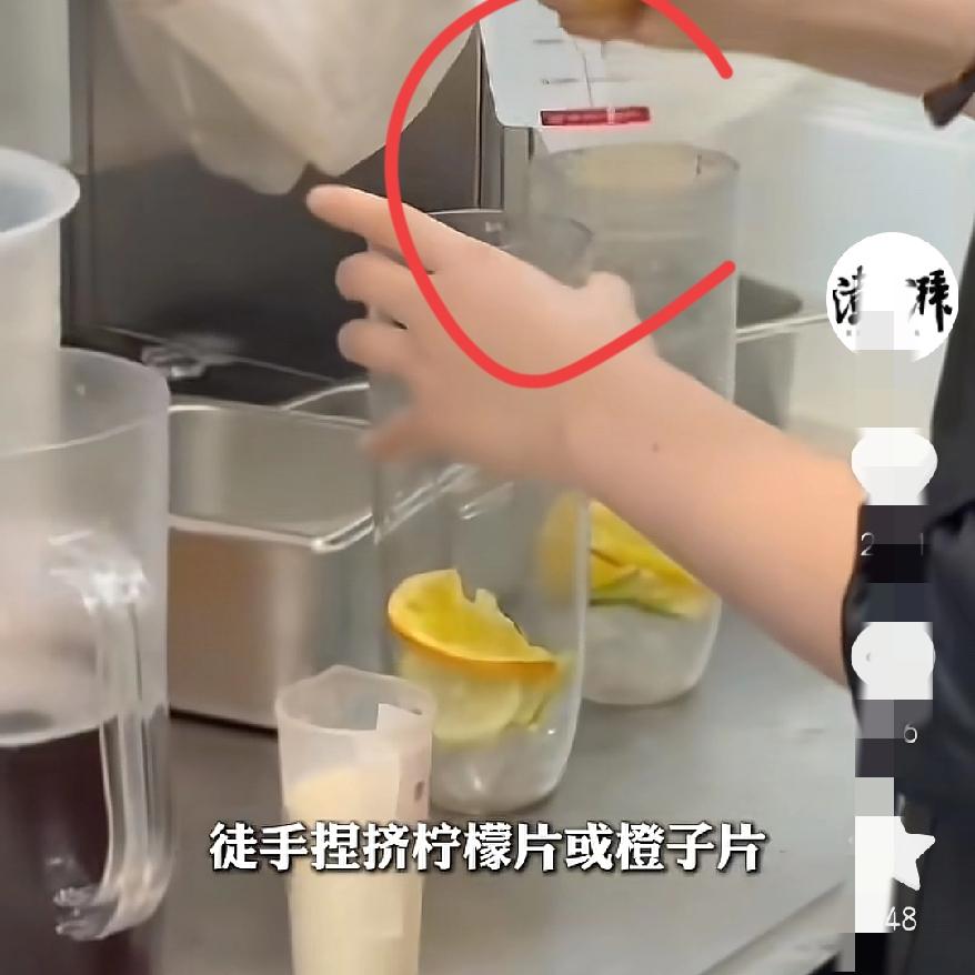 整个奶茶业都恨死这个店员了现在网友不只对霸王茶姬，对其他奶茶店都信不过了！这