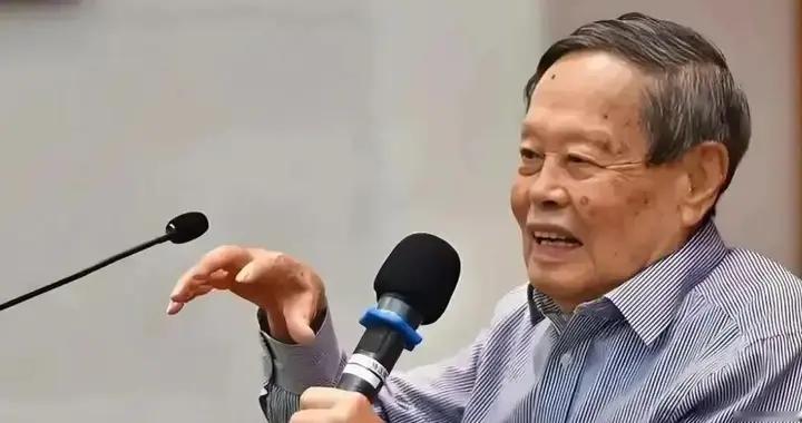 杨振宁去世仅一年, 荒唐事再次上演, 翁帆近况被曝, 恶心一幕出现