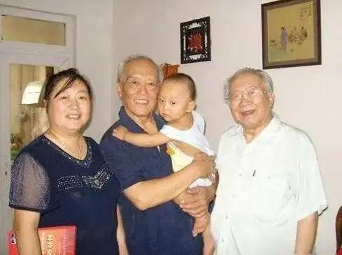 2004年，季羡林69岁的儿子季承因与妻子感情不和离婚，娶了比自己小40岁的保姆