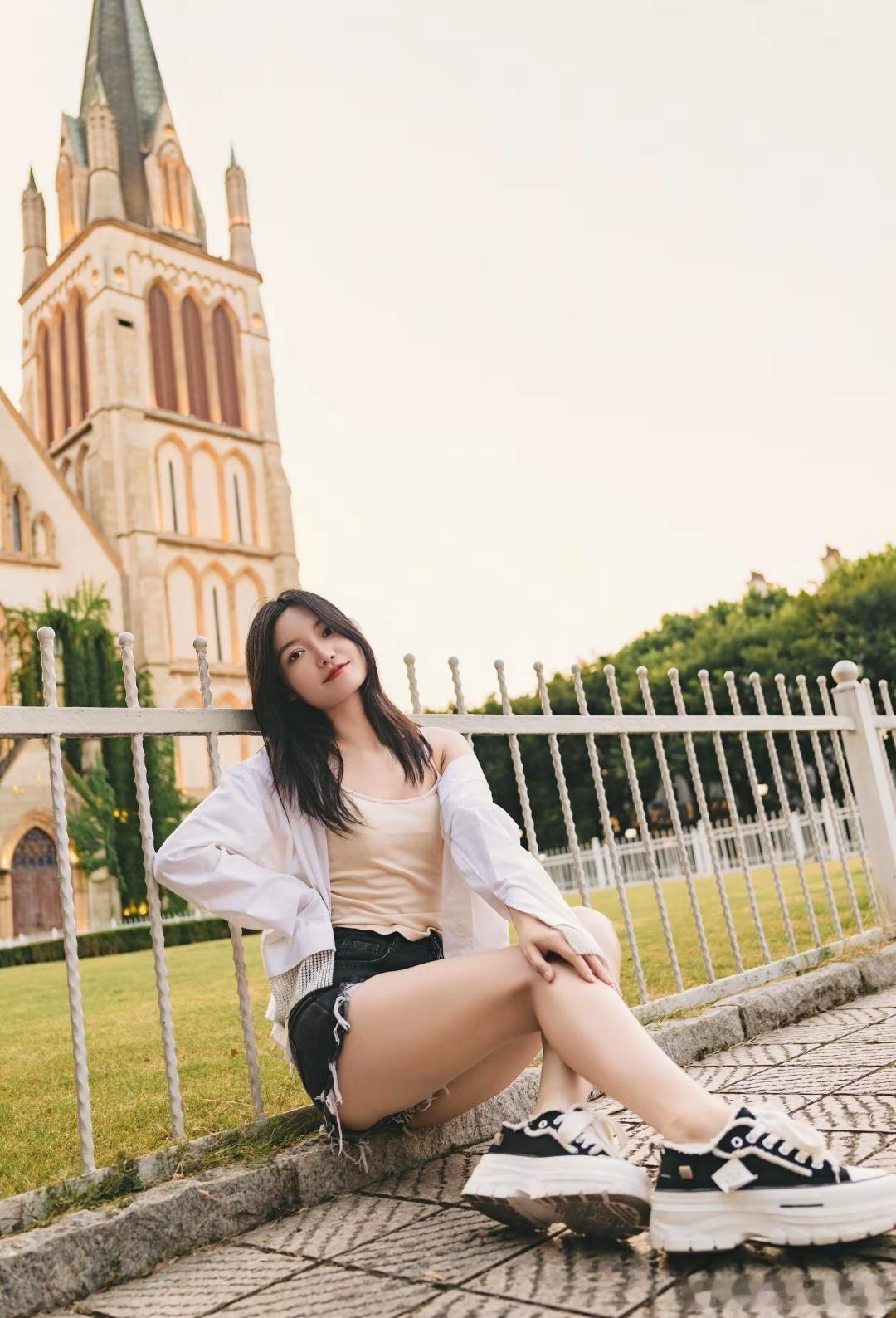 穿搭背心配衬衫颜控正义日记的红包美女