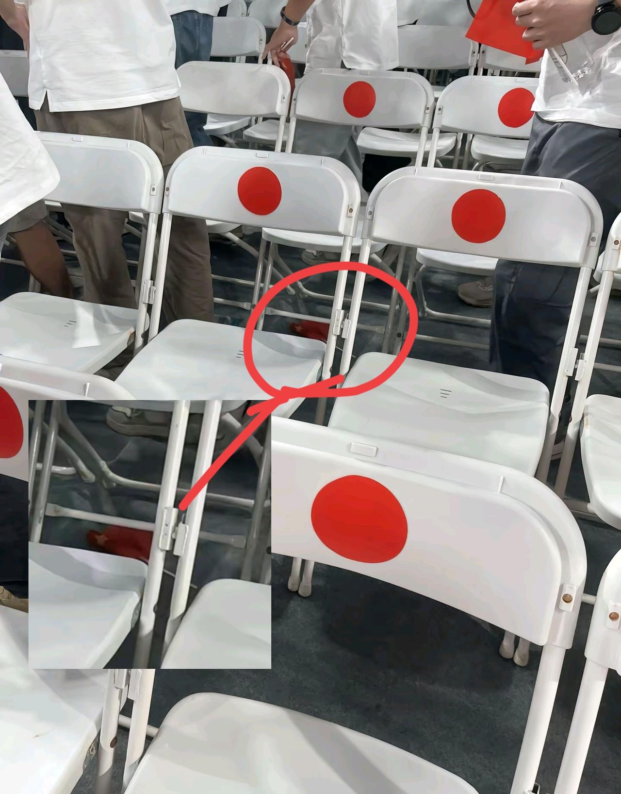 武大校长看完都得瑟瑟发抖啊！开学季，在武大的开学典礼上，新来上课的学生发现准