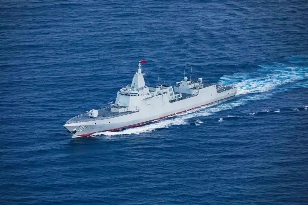 当着日本航母的面亮剑！055试射鹰击-20高超音速导弹，震慑美菲七国军演！就在美